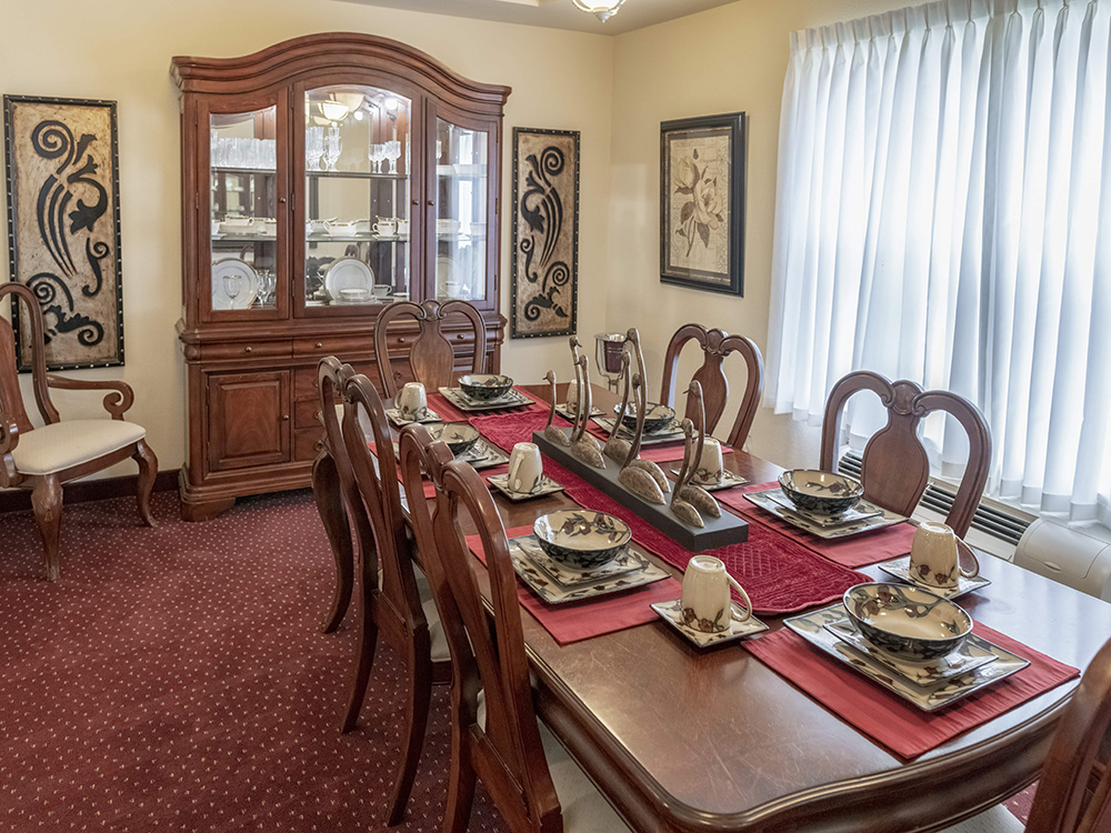 Shasta Estates dining room